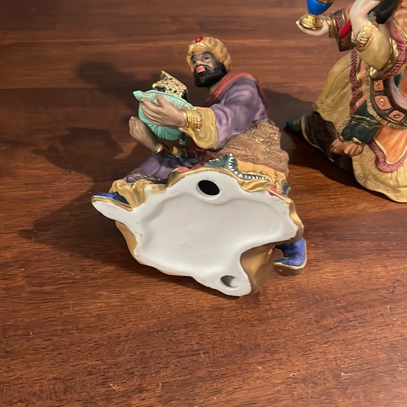 Kirkland Signature Nativity
Replacement Figurine the two Wiseman - Picture 7 of 7